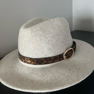 Gray fedora hat with leopard strap